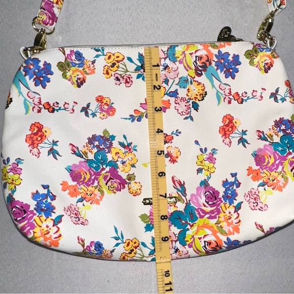Betsey Johnson • Beautiful White Floral Crossbody Purse Shoulder Purse Heart - Picture 10 of 12